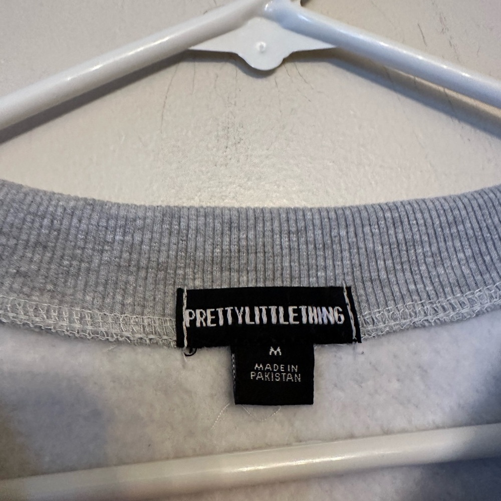 Women’s Pretty Little Thing sweater medium - Picture 2 of 2
